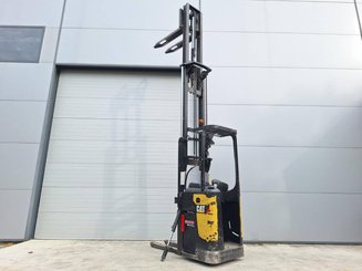 Stand-on pallet stacker Caterpillar NSR20N