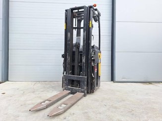 Stand-on pallet stacker Caterpillar NSR20N