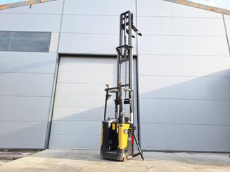 Stand-on pallet stacker Caterpillar NSR20N