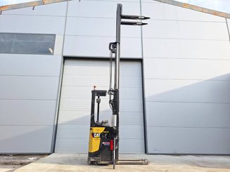 Stand-on pallet stacker Caterpillar NSR20N