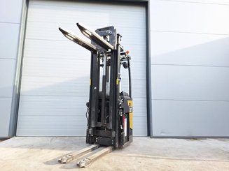 Stand-on pallet stacker Caterpillar NSR20N