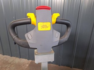 Tow tractor STI PTA2A
