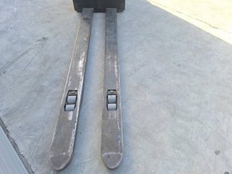 Low-level order picker Caterpillar N020NE