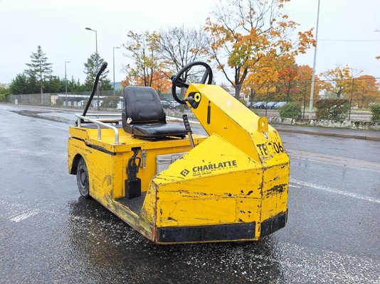 Tow tractor Charlatte TE206 - 1