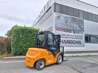 Four wheel front forklift Hangcha XE30i (CPD30-XEY2-SI)
