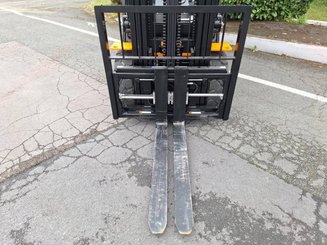 Four wheel front forklift Hangcha XE30i (CPD30-XEY2-SI)