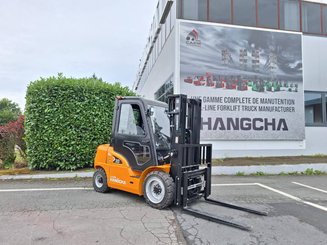 Four wheel front forklift Hangcha XE30i (CPD30-XEY2-SI)