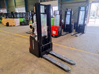 Pedestrian pallet stacker Hangcha CDD16-AC2