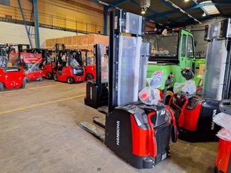Stacker truck with folding platform Hangcha CDD12-AC2S-L