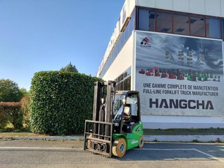 Four wheel front forklift Hangcha XC25i - 1