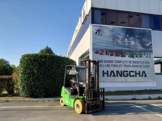Four wheel front forklift Hangcha XC25i - 1
