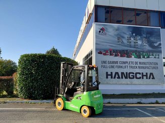 Four wheel front forklift Hangcha XC25i - 3
