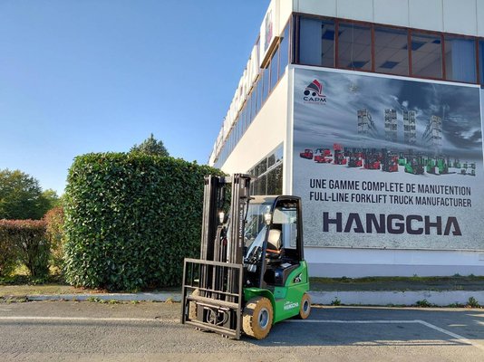 Four wheel front forklift Hangcha XC25i - 1