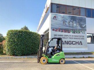 Four wheel front forklift Hangcha XC25i - 2