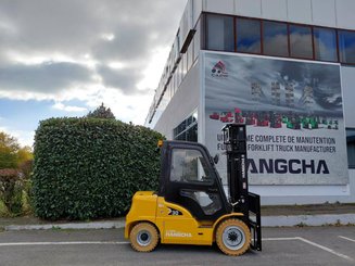 Four wheel front forklift Hangcha XE30i (CPD30-XEY2-SI)