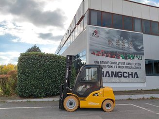 Four wheel front forklift Hangcha XE30i (CPD30-XEY2-SI)