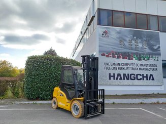 Four wheel front forklift Hangcha XE30i (CPD30-XEY2-SI)