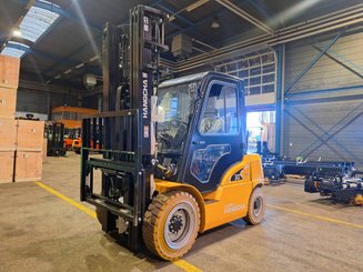 Four wheel front forklift Hangcha XE30i (CPD30-XEY2-SI)