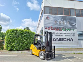 Four wheel front forklift Hangcha XE30i (CPD30-XEY2-SI) - 1