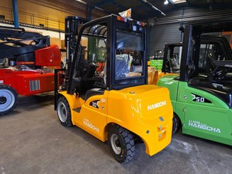 Four wheel front forklift Hangcha XE30i (CPD30-XEY2-SI)