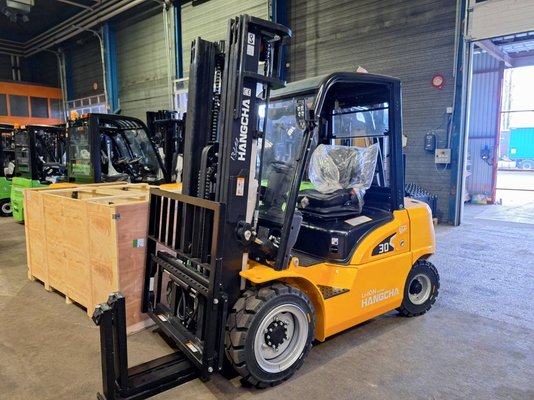 Four wheel front forklift Hangcha XE30i (CPD30-XEY2-SI) - 1