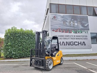 Four wheel front forklift Hangcha XE30i (CPD30-XEY2-SI)