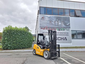 Four wheel front forklift Hangcha XE30i (CPD30-XEY2-SI)