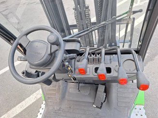 Four wheel front forklift Hangcha XC18i - 10