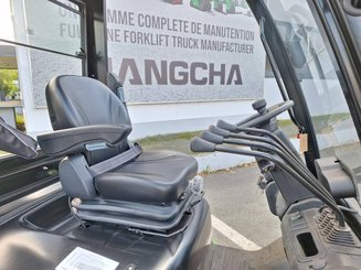 Four wheel front forklift Hangcha XC18i - 9