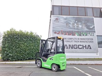 Four wheel front forklift Hangcha XC18i - 3