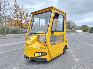 Tow tractor Charlatte TE206 - 1