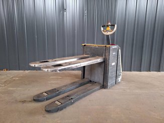Pedestrian pallet truck Crown WP3080