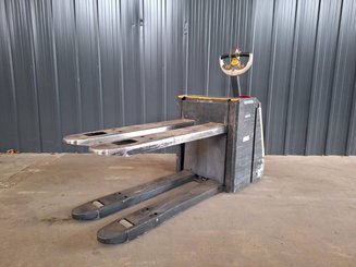 Pedestrian pallet truck Crown WP3080 - 12