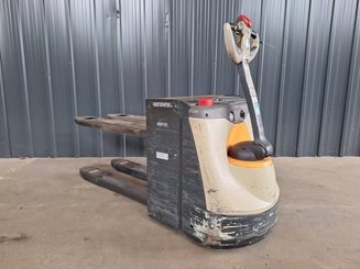 Pedestrian pallet truck Crown WP3080