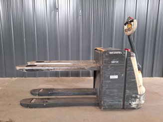 Pedestrian pallet truck Crown WP3080 - 13