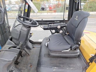 Four wheel front forklift Caterpillar GP25NT