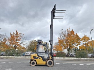 Four wheel front forklift Caterpillar GP25NT