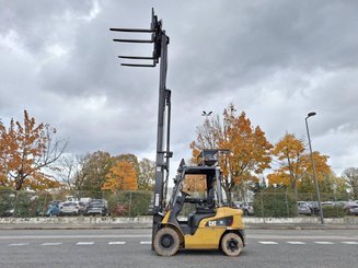 Four wheel front forklift Caterpillar GP25NT