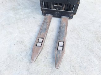 Stand-on pallet stacker Caterpillar NSR12N