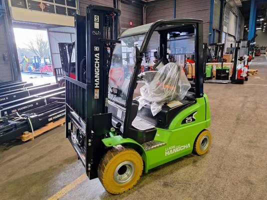 Four wheel front forklift Hangcha XC25i - 1
