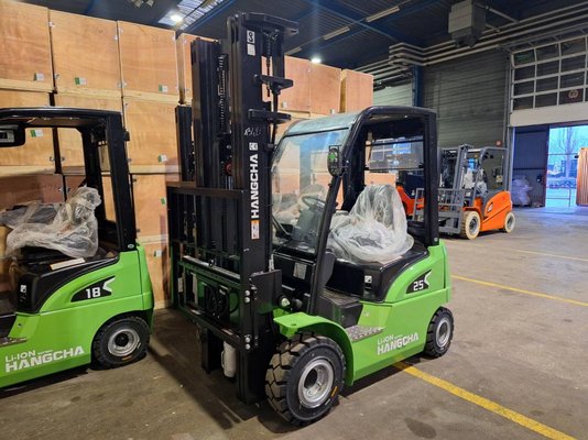 Four wheel front forklift Hangcha XC25i - 1