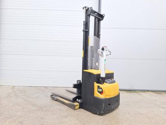 Straddle stacker Caterpillar NSP16N2S - 2