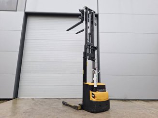 Straddle stacker Caterpillar NSP16N2S - 8