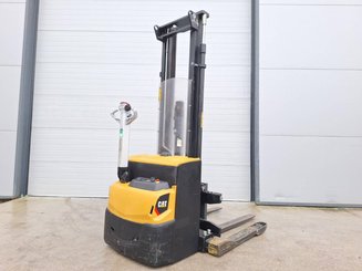 Straddle stacker Caterpillar NSP16N2S - 1