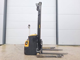 Straddle stacker Caterpillar NSP16N2S - 1