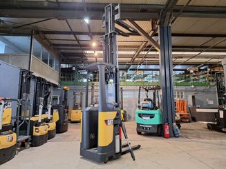 Stand-on pallet stacker Caterpillar NSR16N