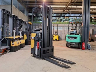 Stand-on pallet stacker Caterpillar NSR16N