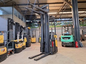 Stand-on pallet stacker Caterpillar NSR16N