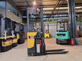 Stand-on pallet stacker Caterpillar NSR16N