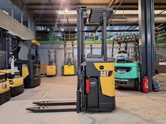 Stand-on pallet stacker Caterpillar NSR16N